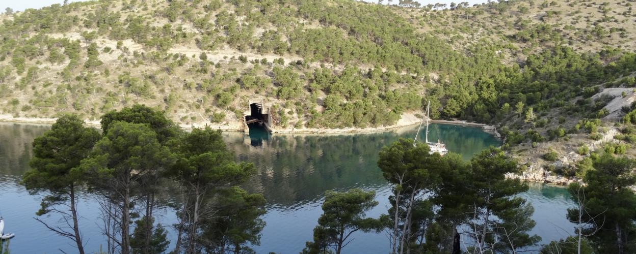 Offroad Kroatien U-Boot Bunker auf Brac