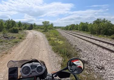 Offroad Kroatien Entlang der Eisenbahn 
