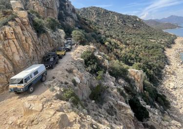 Offroad Italien Küstenpiste mit Badebucht